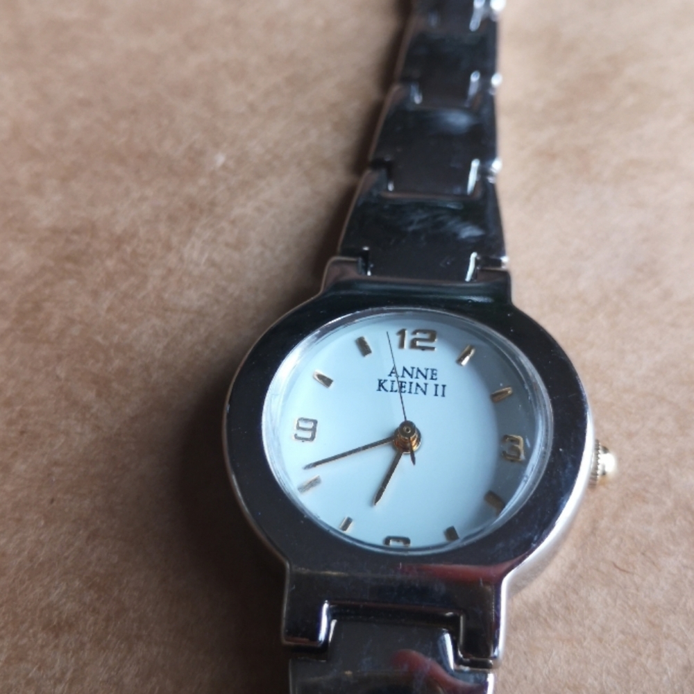 Watch - Picture 2 of 2
